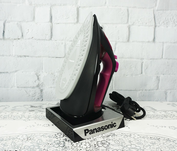 Bàn là hơi nước Panasonic NI-U400CPRA công suất 2300W