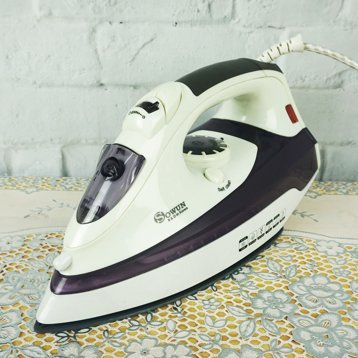 Bàn là hơi nước Sowun SW408 công suất 1900W