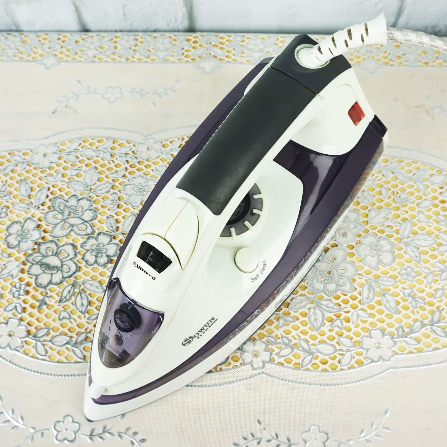 Bàn là hơi nước Sowun SW408 công suất 1900W