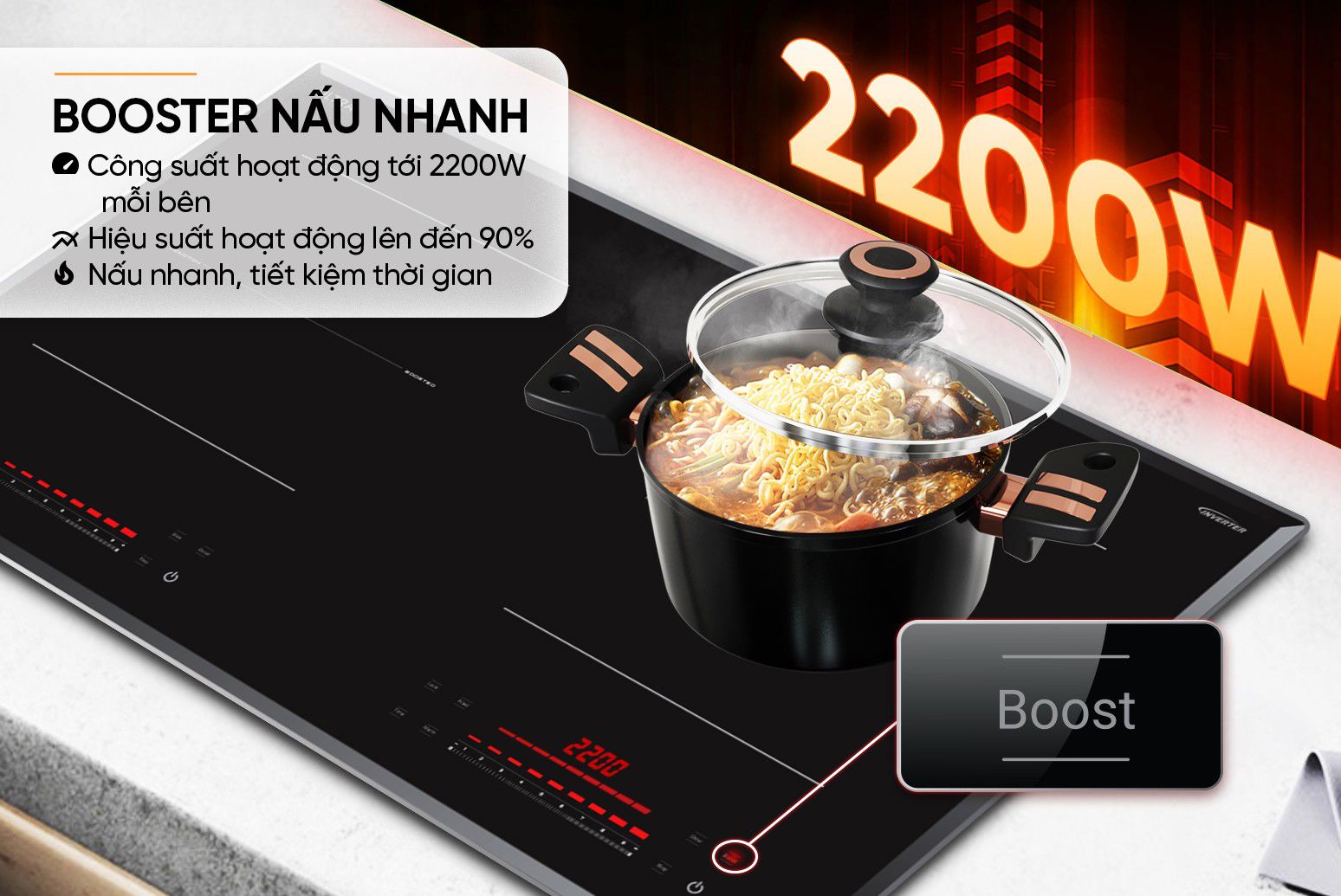 Bếp từ đôi màu đen có chức năng Booster 2200W mỗi vùng nấu, đang đun nồi mì có nắp kính】【。