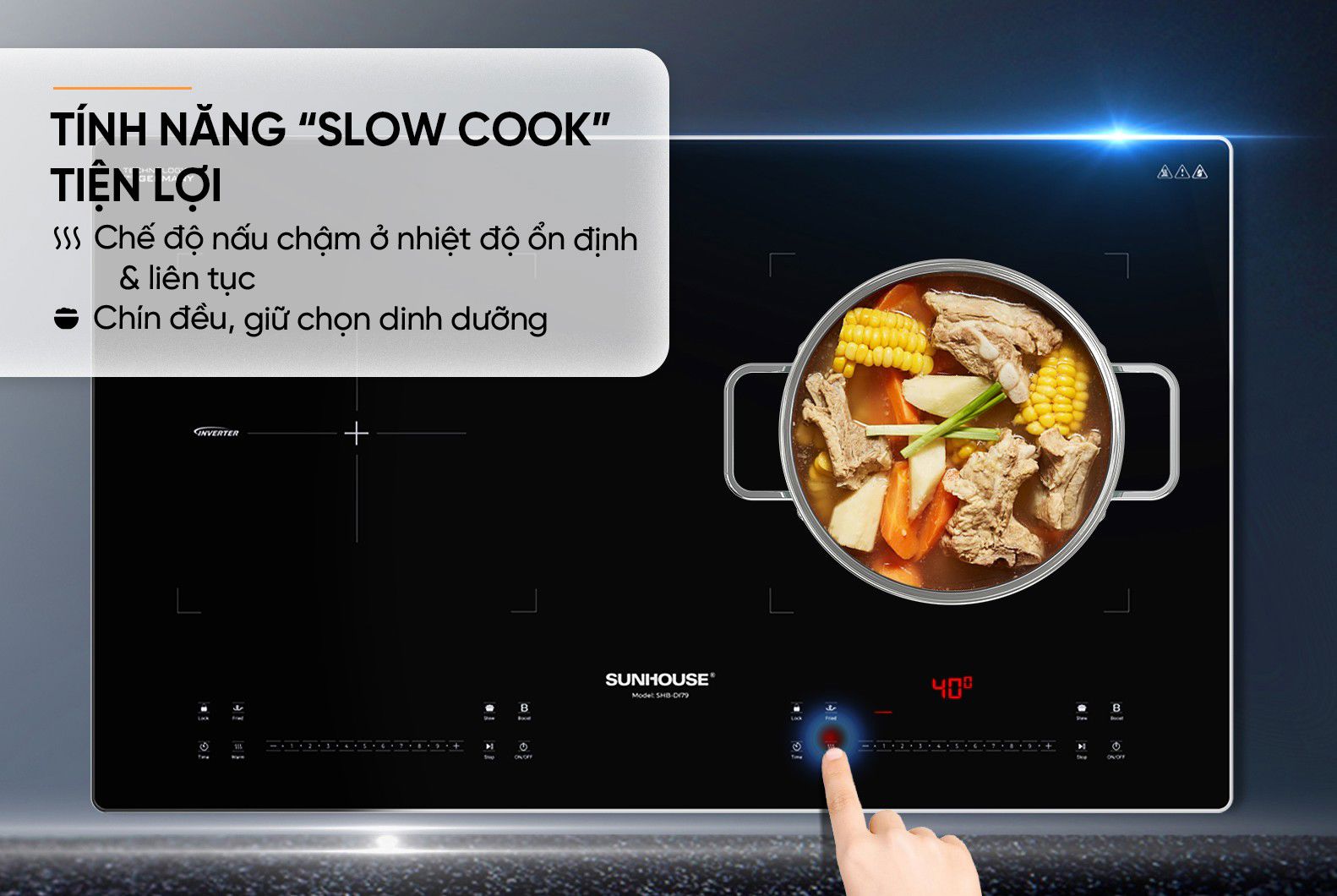 Bếp từ đôi Sunhouse với tính năng nấu chậm Slow Cook, đang nấu nồi canh trên mặt bếp.